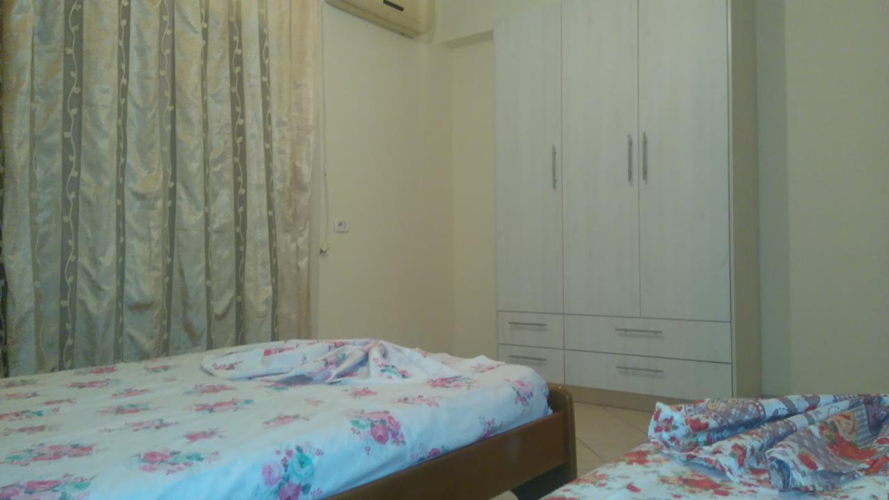 Jonny Apartment